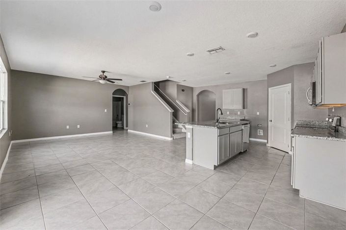 Image No.6-5 Bed House for sale