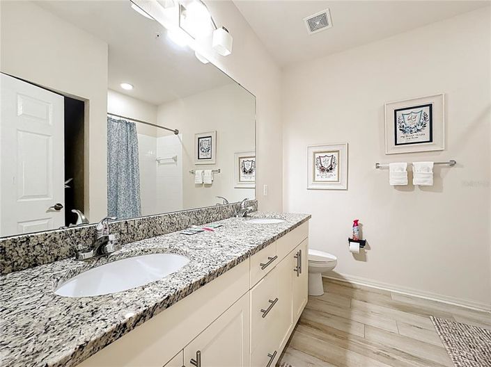 Image No.19-3 Bed Townhouse for sale