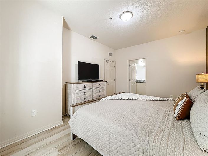 Image No.23-3 Bed Townhouse for sale