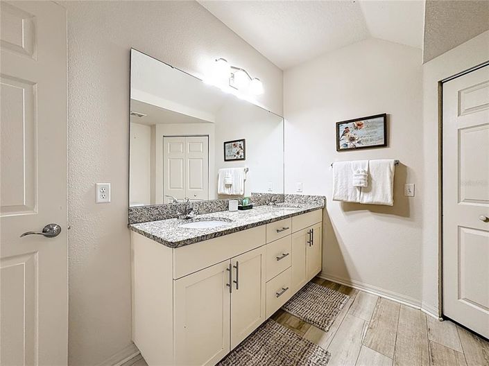 Image No.25-3 Bed Townhouse for sale