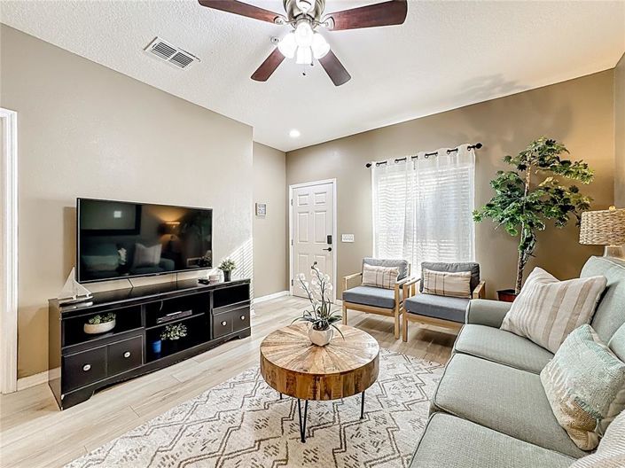 Image No.6-3 Bed Townhouse for sale