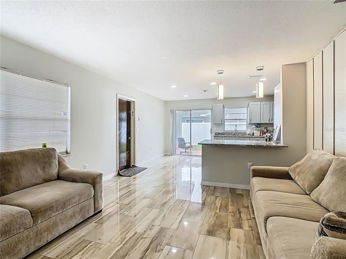 Image No.11-3 Bed House for sale