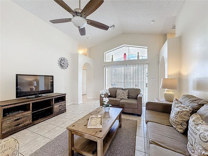 Image No.15-4 Bed House for sale