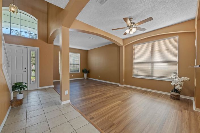 Image No.18-6 Bed House for sale