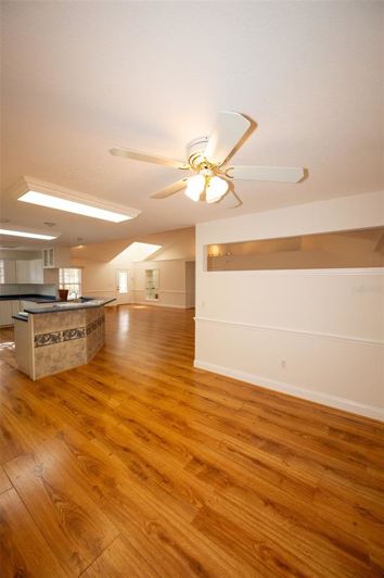 Image No.11-3 Bed House for sale