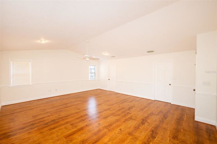 Image No.18-3 Bed House for sale