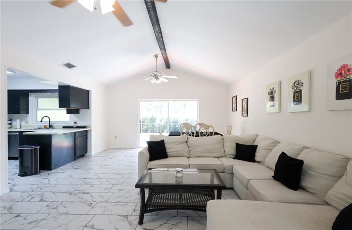 Image No.8-2 Bed House for sale