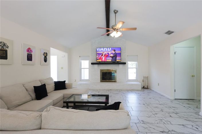 Image No.9-2 Bed House for sale