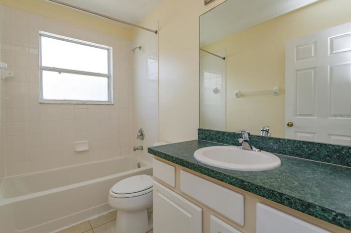 Image No.17-6 Bed House for sale