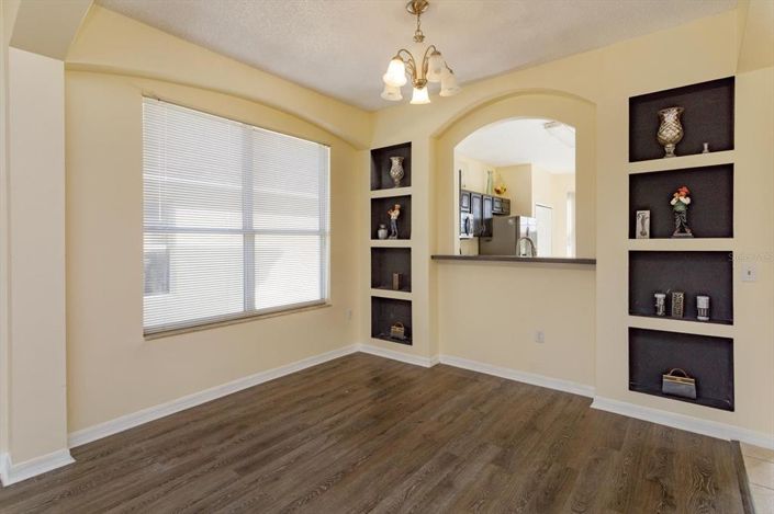 Image No.5-6 Bed House for sale