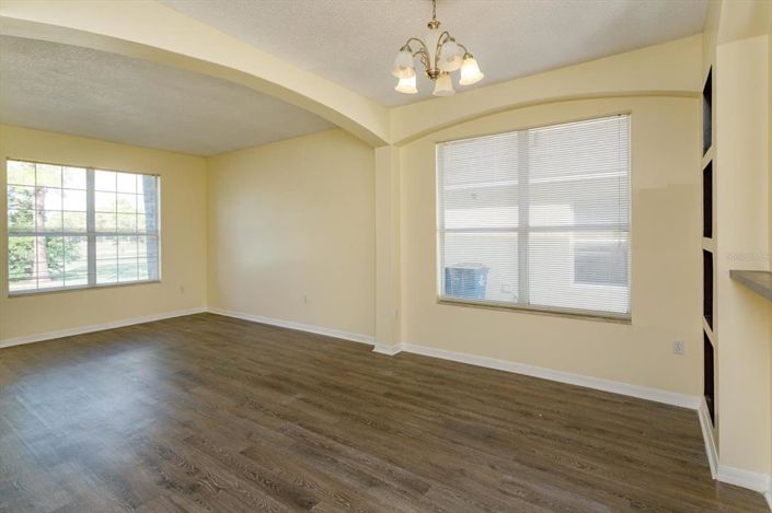 Image No.6-6 Bed House for sale