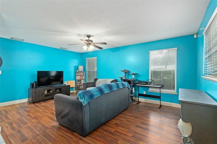 Image No.8-3 Bed House for sale