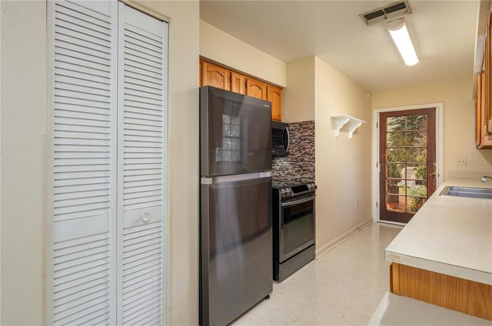 Image No.12-2 Bed House for sale