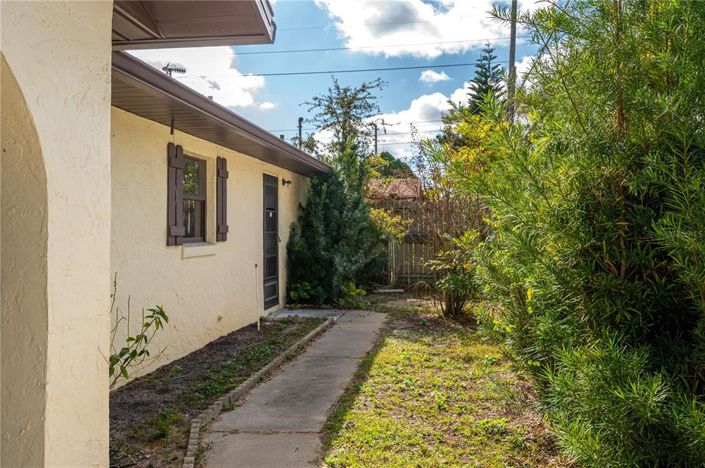 Image No.6-2 Bed House for sale