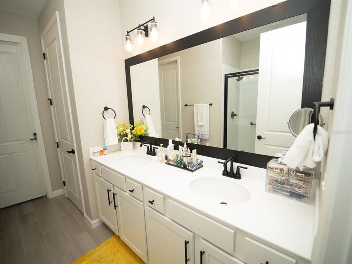 Image No.10-3 Bed House for sale