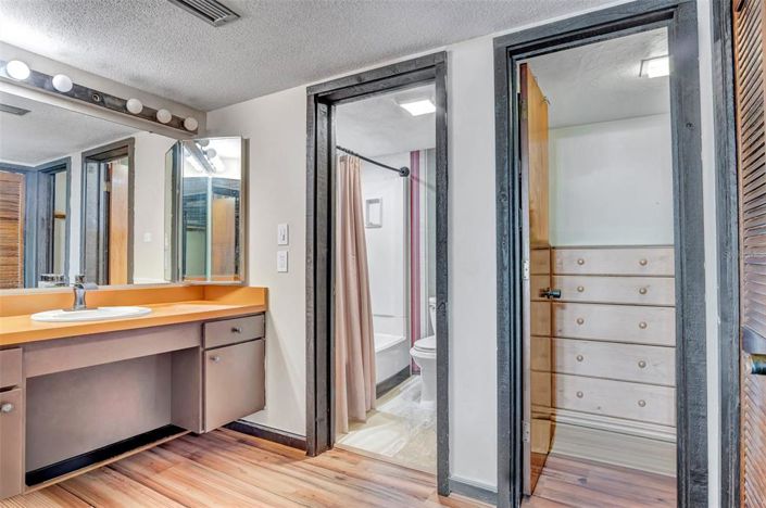 Image No.28-2 Bed Townhouse for sale