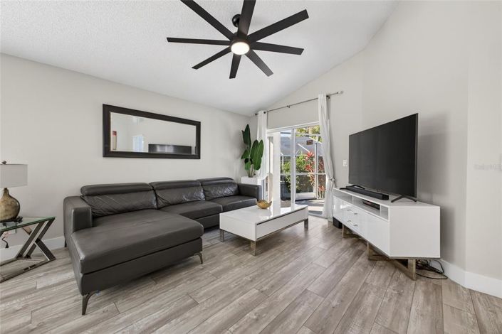 Image No.18-4 Bed House for sale