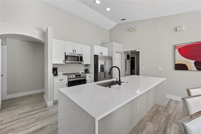 Image No.6-4 Bed House for sale