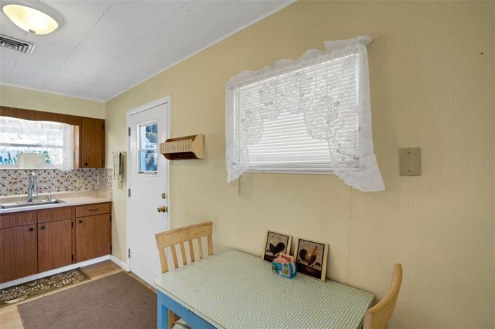 Image No.10-2 Bed House for sale