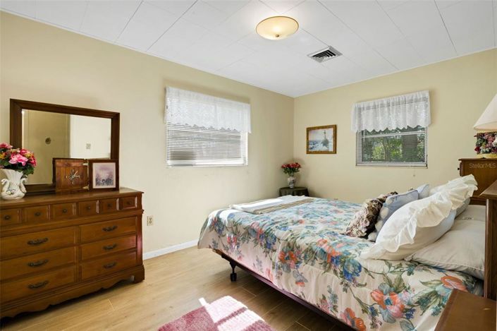 Image No.11-2 Bed House for sale