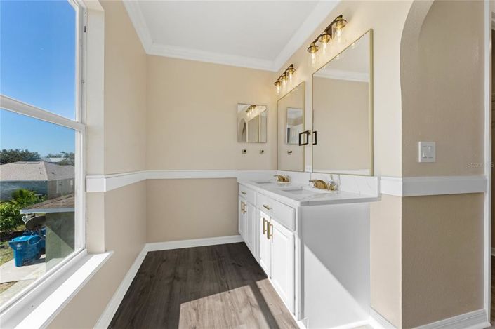 Image No.29-5 Bed House for sale