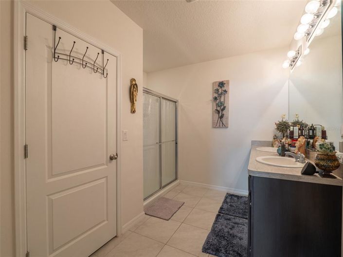 Image No.17-3 Bed House for sale