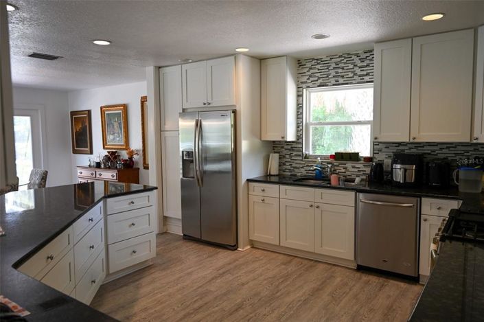 Image No.10-3 Bed House for sale