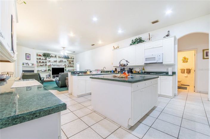 Image No.12-4 Bed House for sale