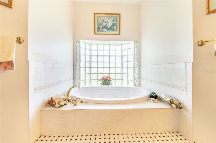 Image No.20-4 Bed House for sale