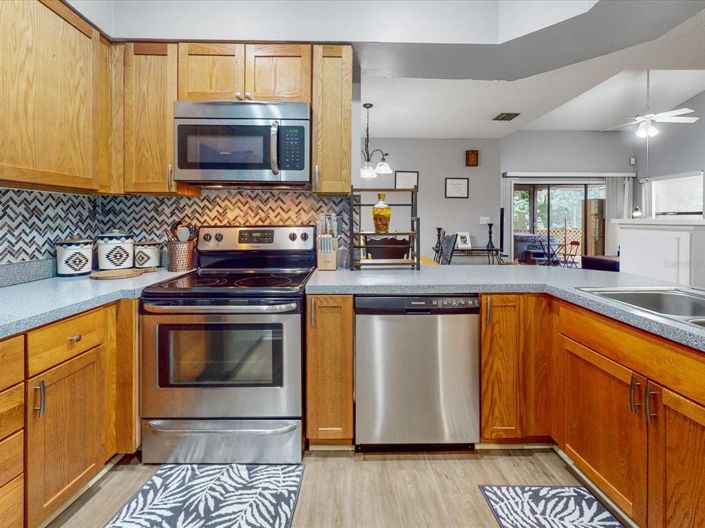 Image No.16-2 Bed Townhouse for sale