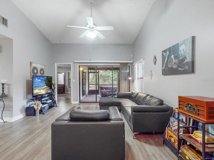 Image No.4-2 Bed Townhouse for sale