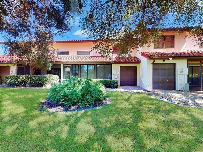 Image No.32-2 Bed Townhouse for sale