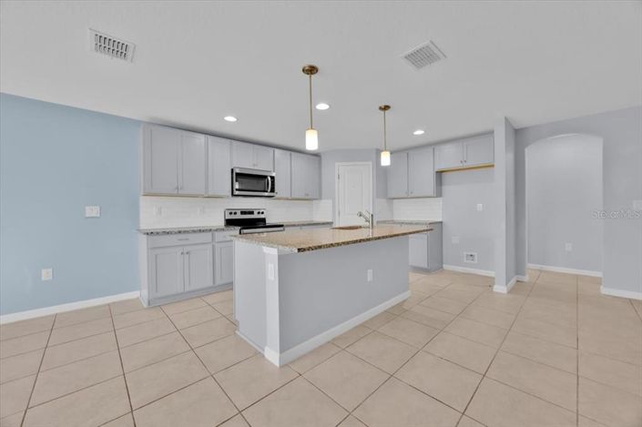 Image No.18-4 Bed House for sale