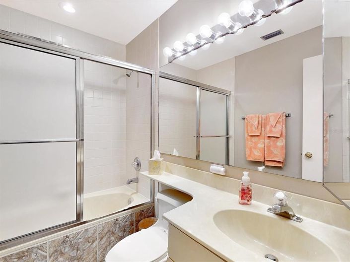 Image No.15-2 Bed Townhouse for sale