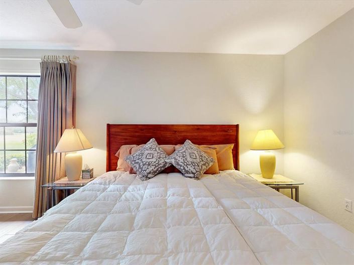 Image No.16-2 Bed Townhouse for sale