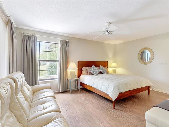 Image No.17-2 Bed Townhouse for sale