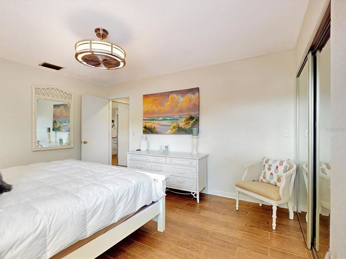 Image No.22-2 Bed Townhouse for sale