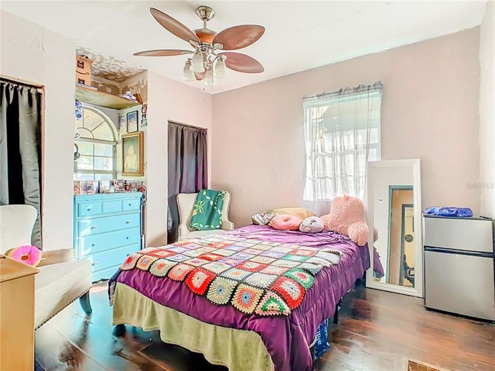 Image No.21-5 Bed House for sale