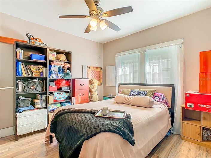 Image No.24-5 Bed House for sale