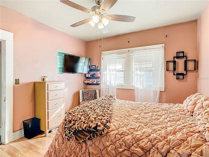 Image No.26-5 Bed House for sale