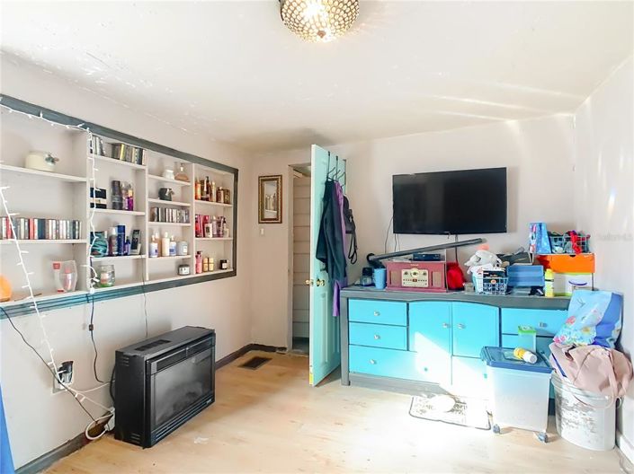 Image No.30-5 Bed House for sale