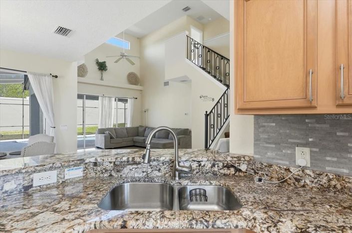 Image No.7-5 Bed House for sale