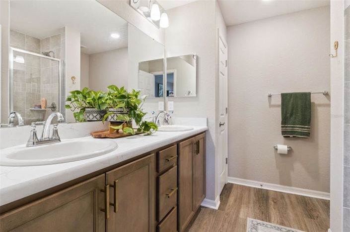 Image No.15-3 Bed House for sale