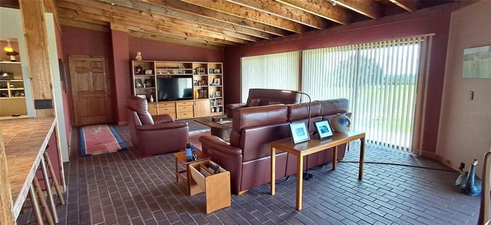 Image No.10-3 Bed House for sale