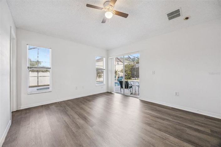 Image No.18-4 Bed House for sale