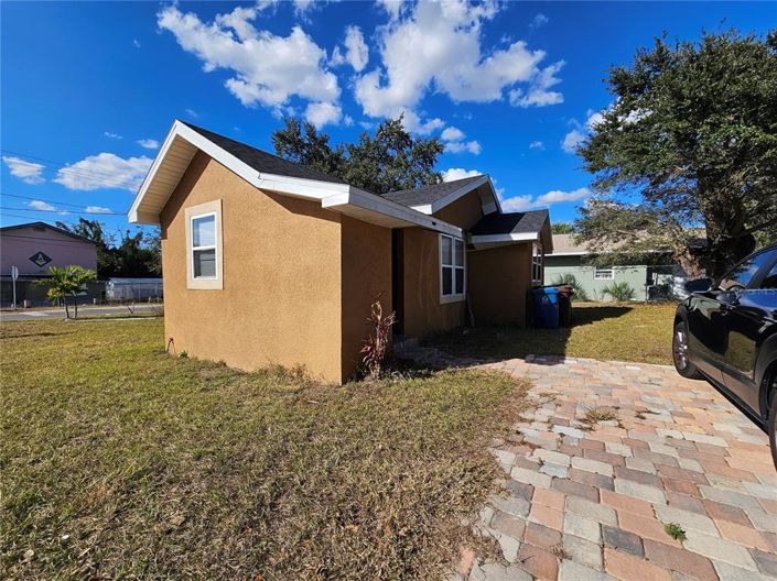 Image No.8-2 Bed House for sale