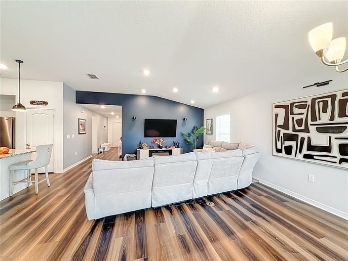 Image No.18-4 Bed House for sale