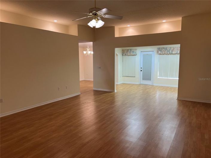 Image No.12-3 Bed House for sale