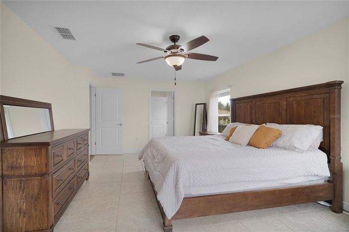 Image No.22-4 Bed House for sale