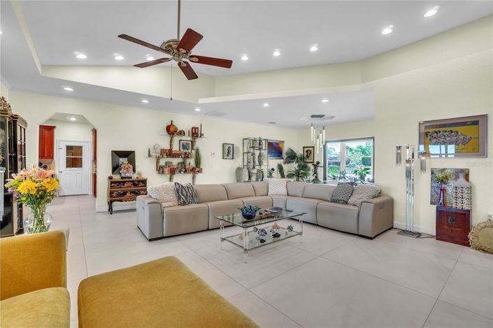 Image No.10-4 Bed House for sale